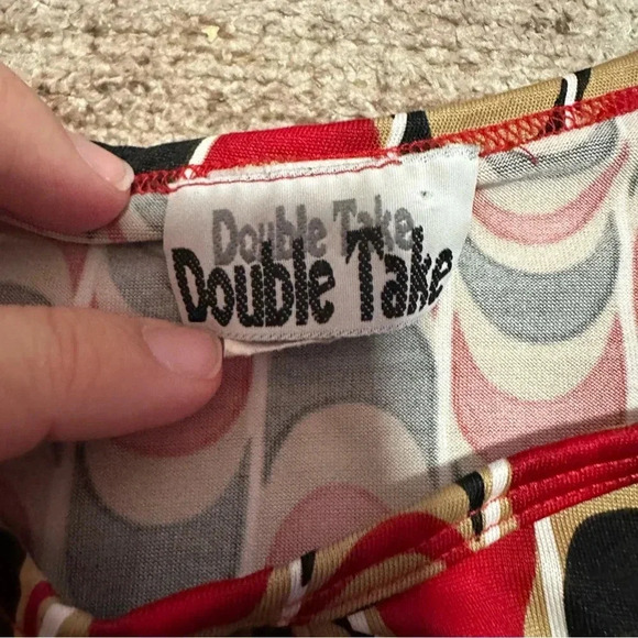 Vintage 90’s red, black, and tan wavy print sleeveless top 
Size small - Picture 4 of 10